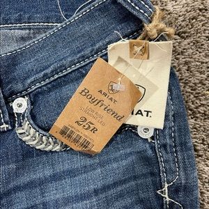 NWT Ariat Boyfriend Jeans Size 25R